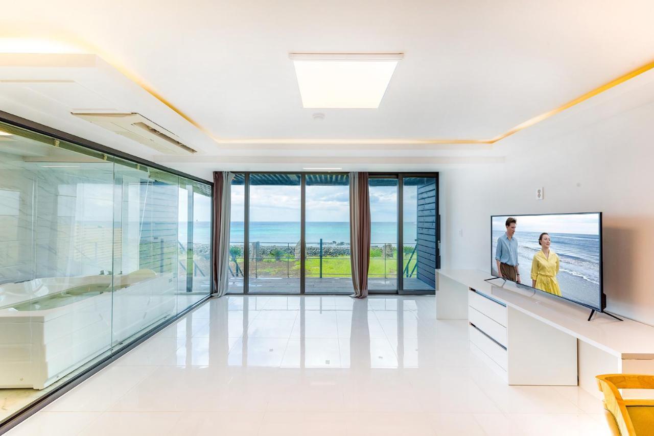 Castle Pool Resort Jeju Exterior photo